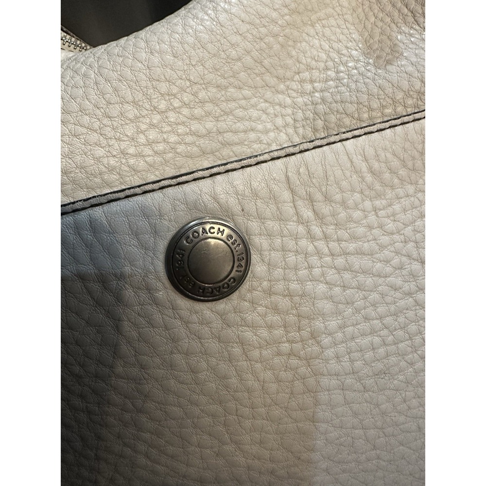 Coach White and Brown Leather Shoulder Bag with Slouchy Silhouette - Picture 3 of 9